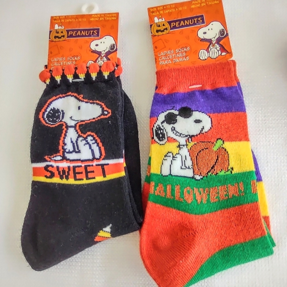 Peanuts Snoopy Halloween Socks - Picture 3 of 5